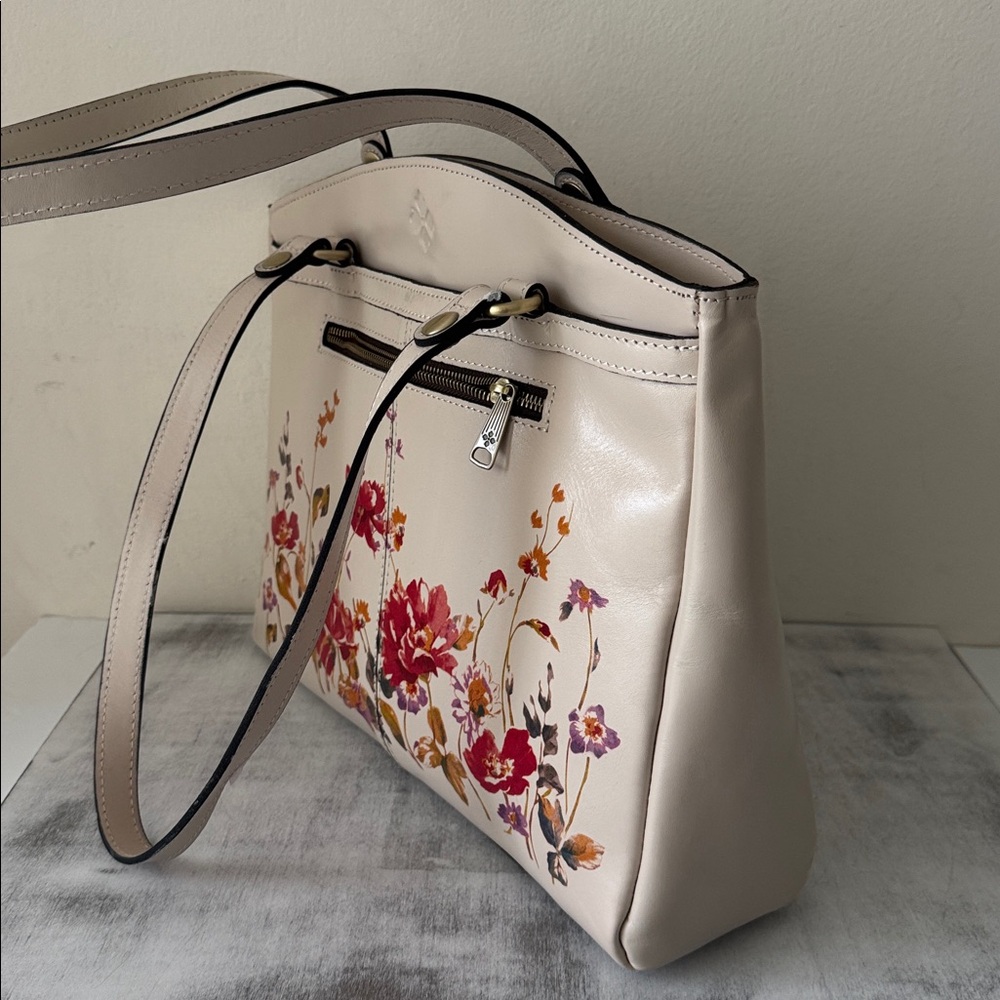 Patricia Nash Leather Handbag Poppy Tote
Aegean Blooms Spot Print Chalk White - Picture 10 of 15
